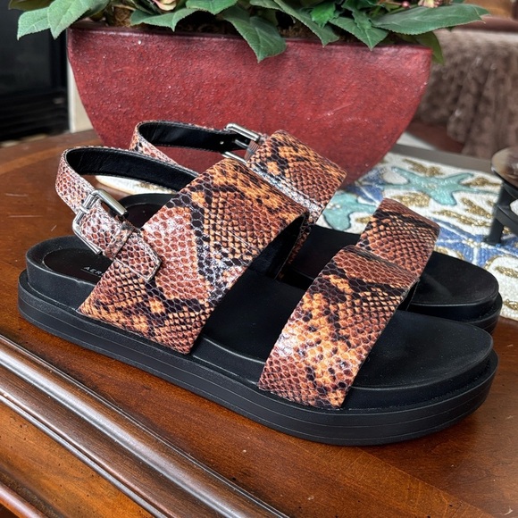 Brand New Aerosoles Leggenda Flatform Snakeskin Python Print Dual Band Sandals - Picture 4 of 16